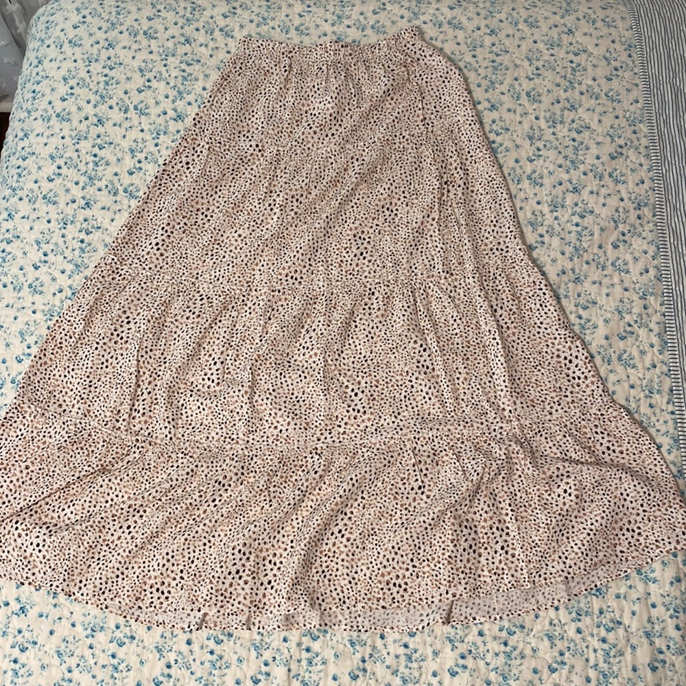 Never worn!! Super cute and trendy long skirt!